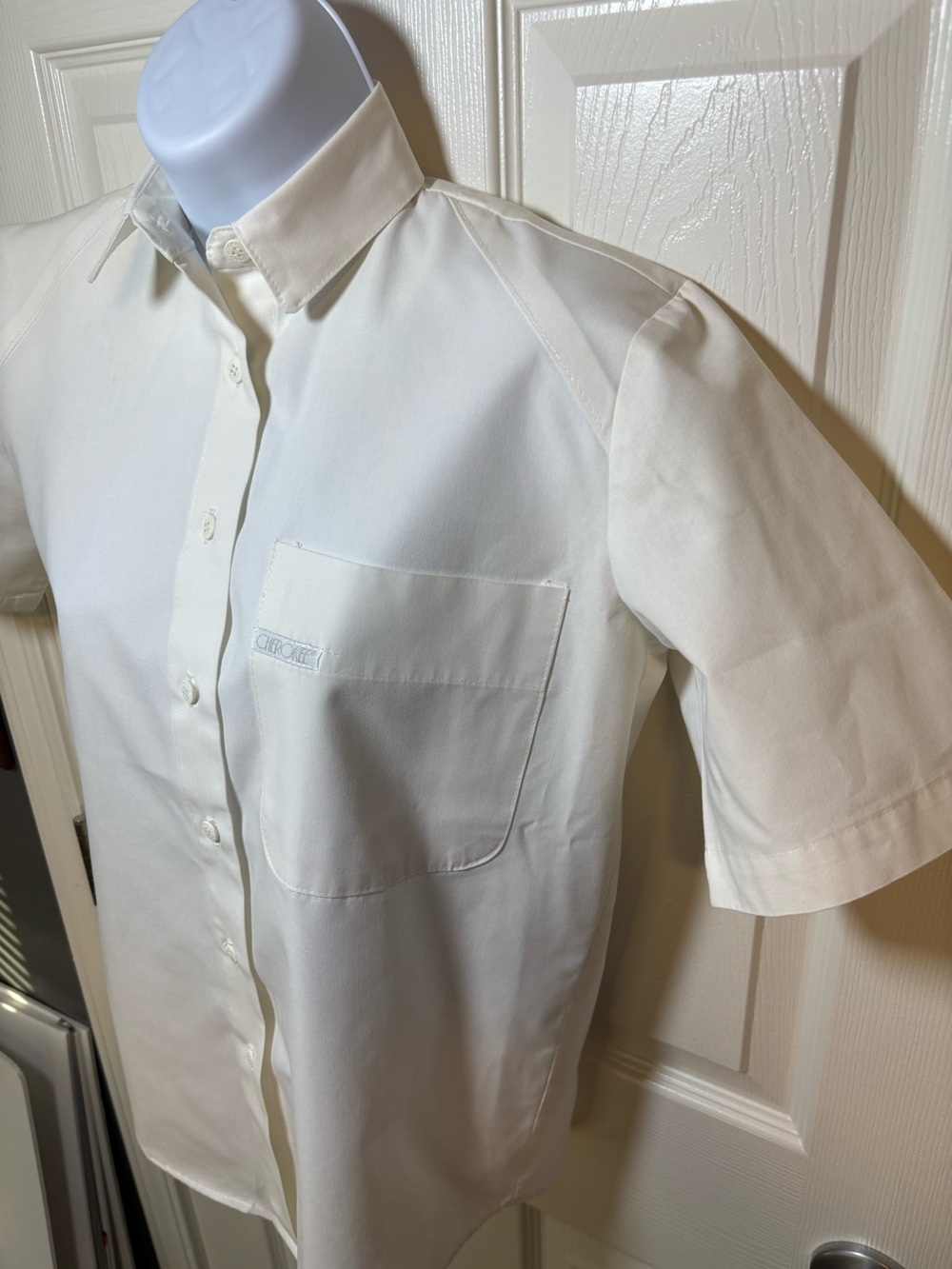 Vintage Cherokee women’s white button up shirt with pocket. Size: XS